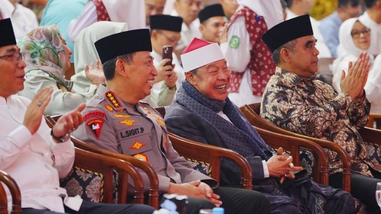 Kapolri Jenderal Listyo Sigit Prabowo menegaskan pentingnya sinergi Polri Ulama yang saling melengkapi, memperkokoh persatuan bangsa di Haul Ponpes Buntet Cirebon.
