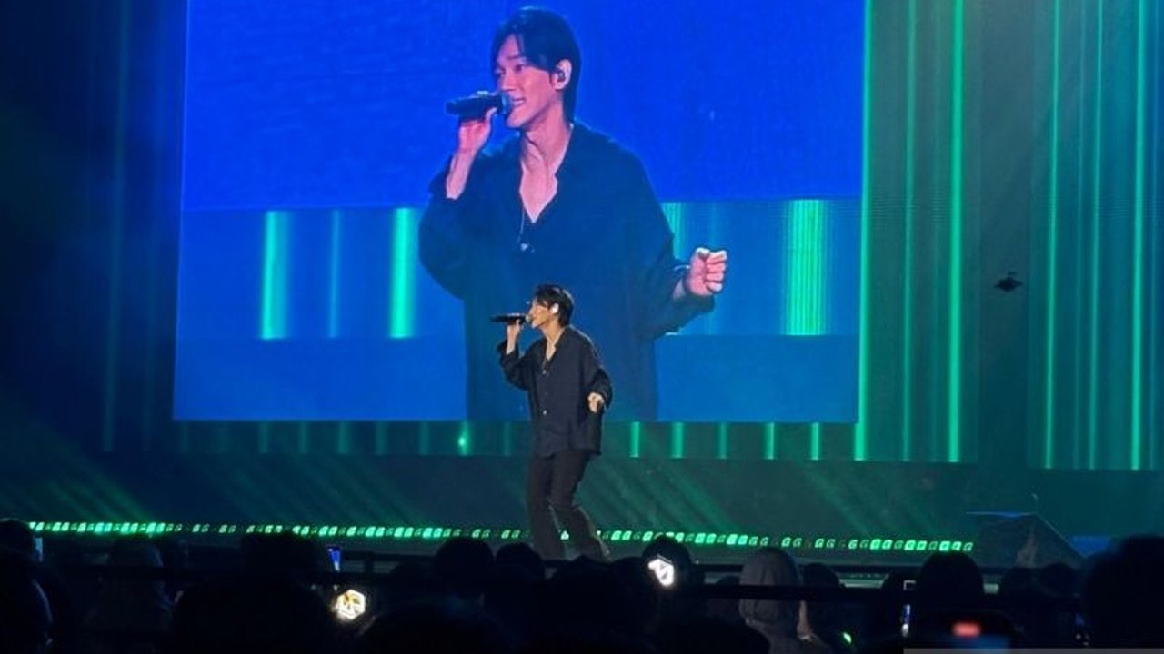 Chen EXO, vokalis utama EXO, berbagi pengalaman tak terduga saat menyanyikan lagu 'Everytime' untuk OST drama populer 'Descendants of the Sun' (DOTS).