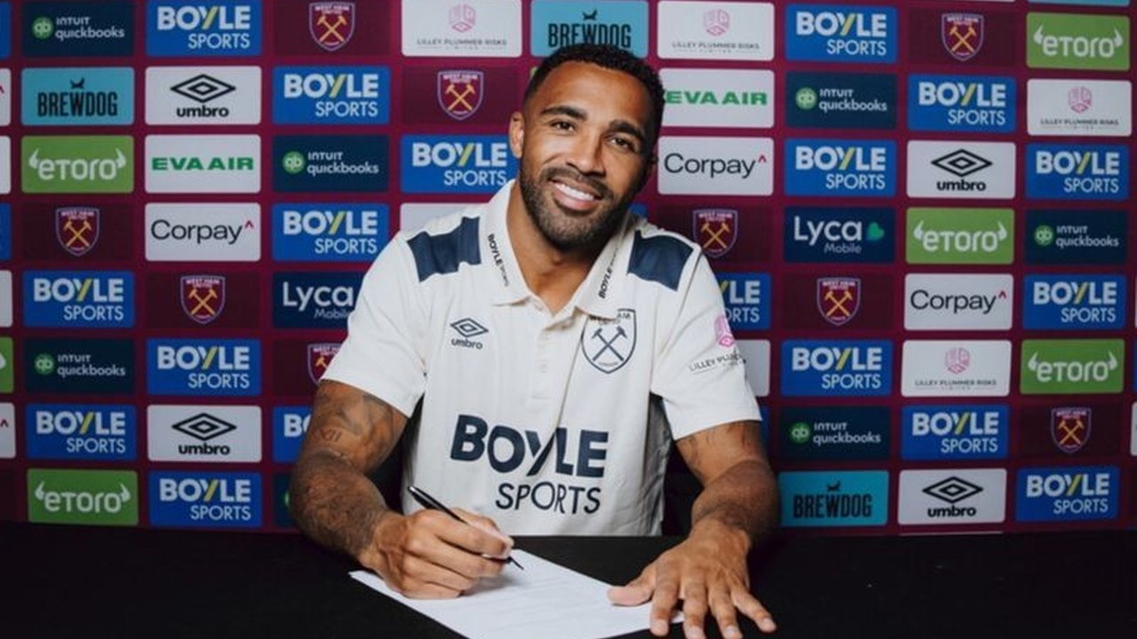 West Ham United resmi mengumumkan kedatangan striker berpengalaman Callum Wilson dengan status bebas transfer. Apa yang membuat The Hammers tertarik pada pemain berusia 33 tahun ini?