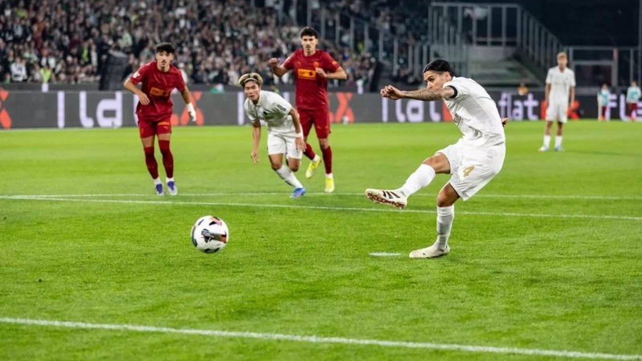 Bek sayap Timnas Indonesia, Kevin Diks, mencetak gol debutnya dalam kemenangan 2-0 Borussia Monchengladbach atas Valencia. Simak detail performa impresifnya!