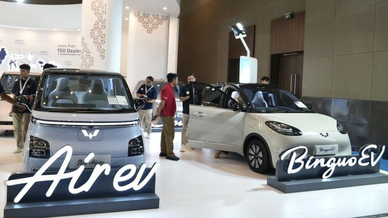Wuling Motors buka suara menanggapi petisi konsumen terkait dugaan penurunan harga Wuling Binguo EV hingga Rp180 juta. Apa saja faktor penyebabnya?