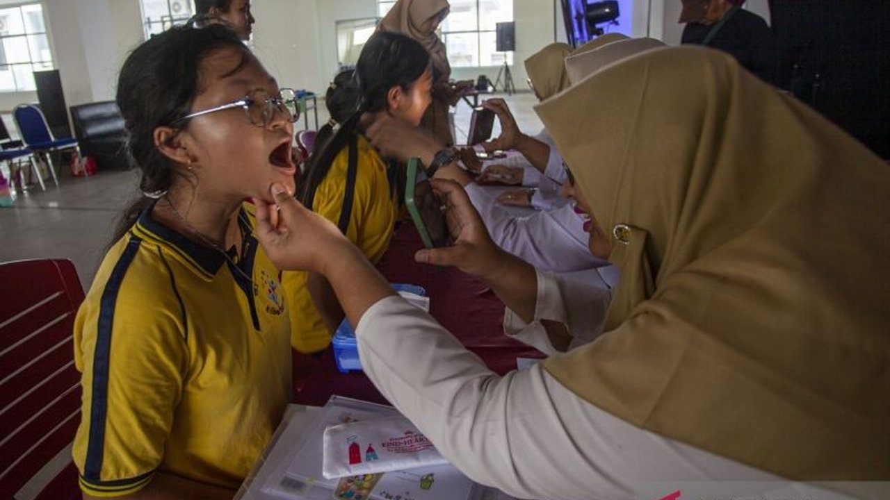 Program Cek Kesehatan Gratis (CKG) diperluas, kini menyasar jutaan siswa SD hingga SMA dan madrasah mulai 4 Agustus. Apa target besar pemerintah di balik inisiatif kesehatan ini?