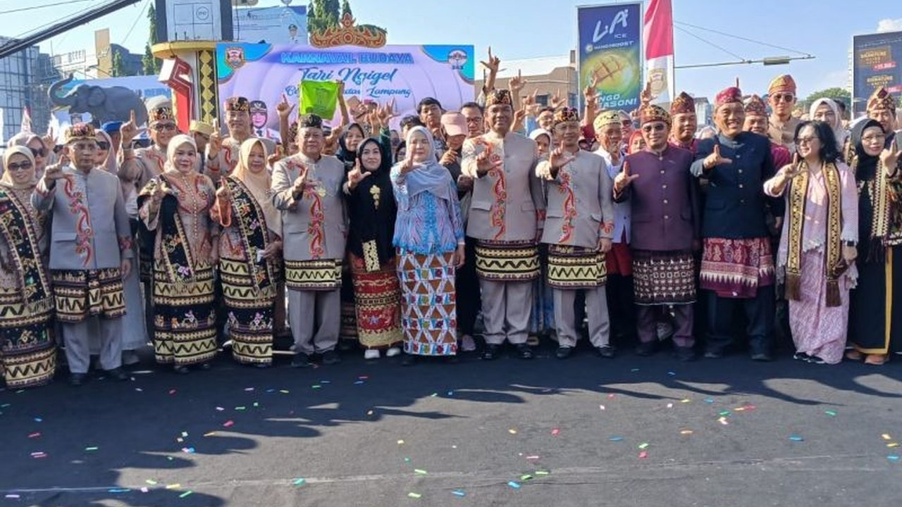 Pemerintah Kota Bandarlampung gencar menyerukan pentingnya cinta budaya lokal Lampung kepada generasi muda. Simak bagaimana upaya ini dilakukan dan mengapa penting bagi masa depan warisan daerah.