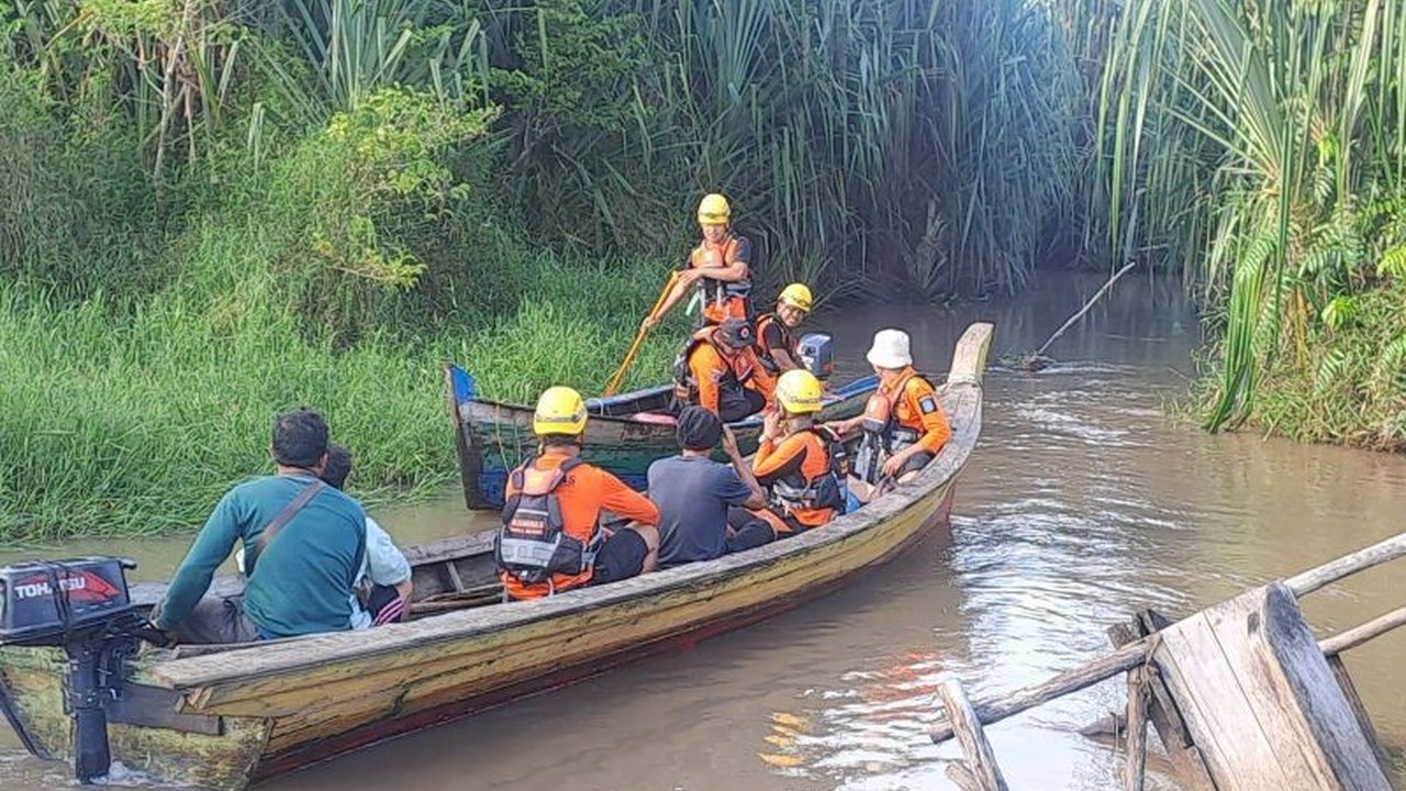 Basarnas Pangkalpinang mengerahkan tim dan drone thermal canggih untuk mencari seorang pemancing yang hilang diterkam buaya di Sungai Menduk, Bangka. Apakah korban buaya terkam pemancing ini akan ditemukan?
