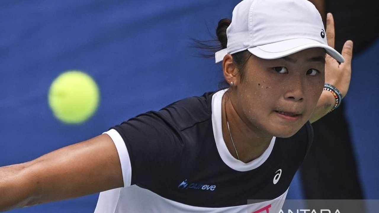 Petenis muda Indonesia Janice Tjen kembali menorehkan prestasi gemilang dengan melaju ke final ITF W75 Lexington, melanjutkan performa impresifnya di kancah tenis internasional.