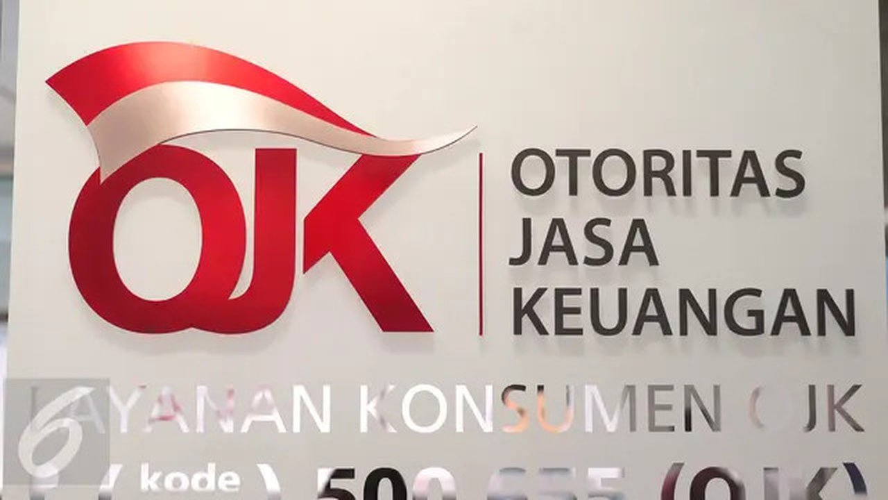 Tulisan OJK terpampang di Kantor Otoritas Jasa Keuangan (OJK), Jakarta. (Liputan6.com/Angga Yuniar)
