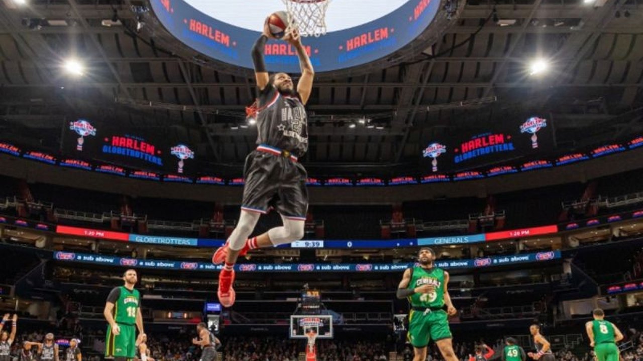 Tim basket legendaris Harlem Globetrotters akan kembali ke Indonesia dalam World Tour 2025, menjanjikan atraksi spektakuler dan interaksi penggemar yang lebih dekat.