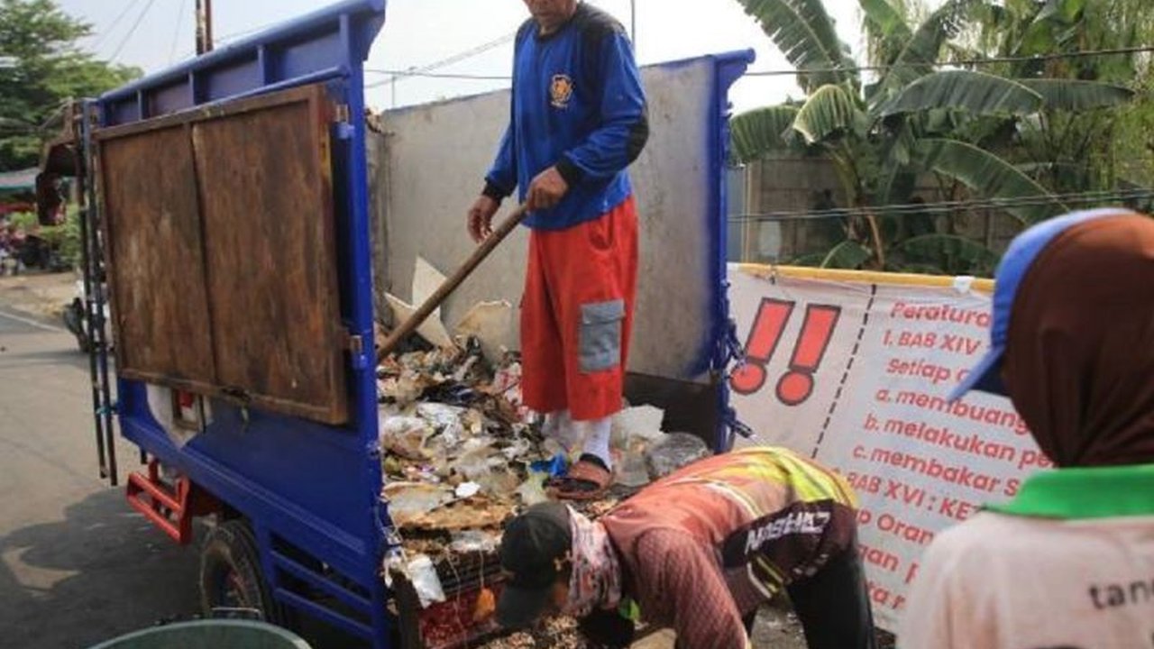 Dinas Kesehatan Kota Tangerang peringatkan dampak sampah sembarangan bisa sebabkan penyakit serius seperti diare, leptospirosis, hingga hepatitis A. Kenali bahayanya!