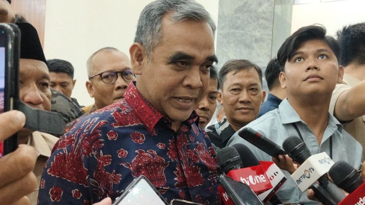 Fenomena pengibaran bendera One Piece jelang HUT RI memicu perbincangan. Ketua MPR RI Ahmad Muzani tegaskan keyakinan hatinya rakyat tetap 