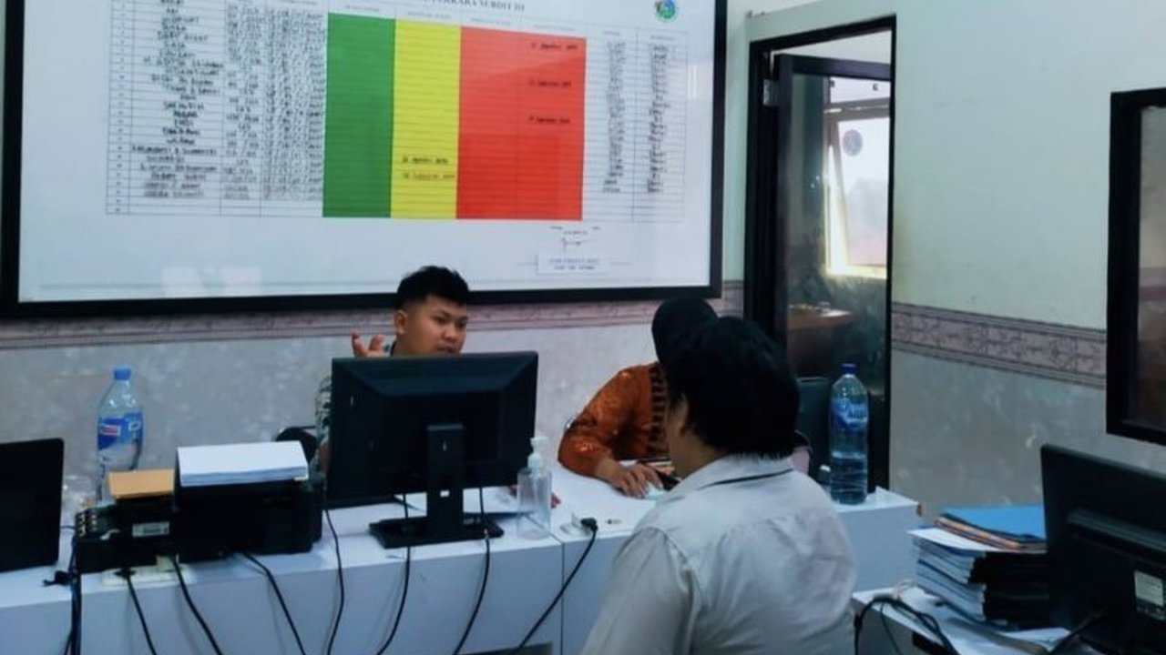 Seorang publik figur Lebak yang aktif di berbagai ormas ditangkap Polda Banten karena kasus sabu. Terungkap fakta mengejutkan di balik alasannya mengonsumsi barang haram tersebut.