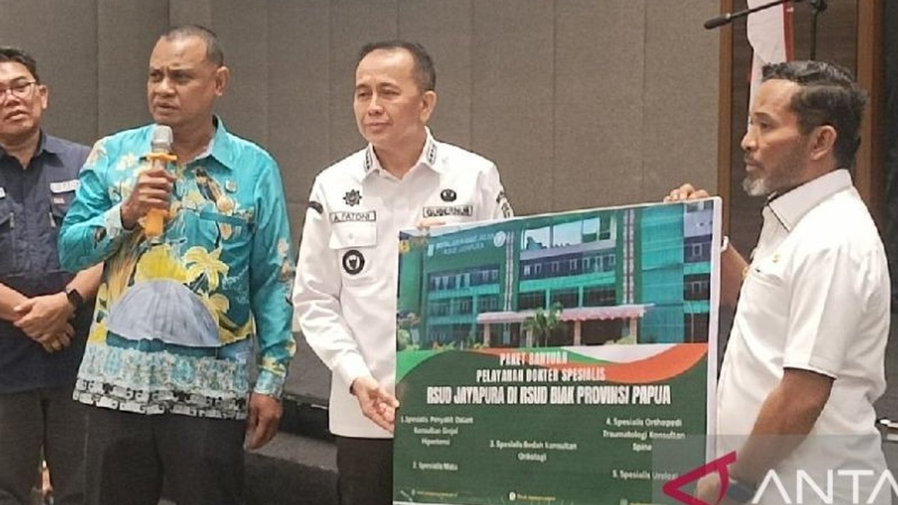 Pemerintah Provinsi Papua memberikan bantuan lima dokter spesialis untuk RSUD Biak, meningkatkan kualitas layanan kesehatan bagi masyarakat di wilayah Saereri.