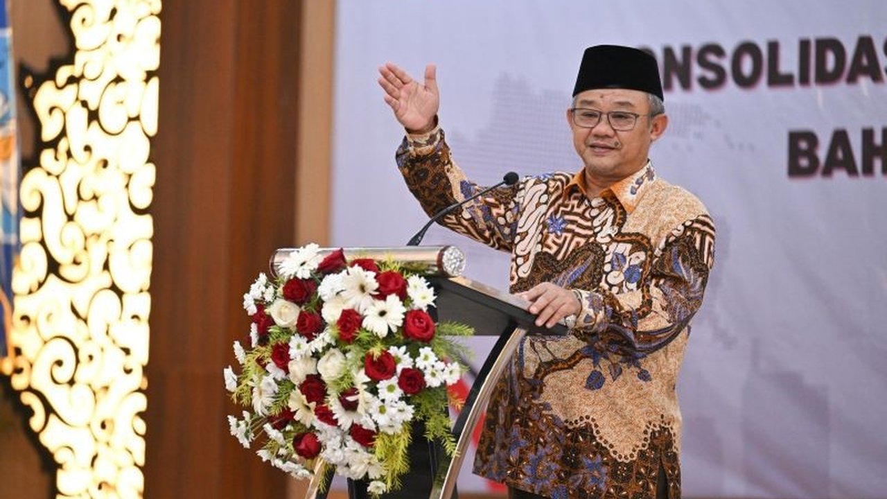 Mendikdasmen Abdul Mu'ti tegaskan pentingnya disiplin kolektif dalam penggunaan Bahasa Indonesia sebagai simbol jati diri bangsa. Apa alasannya?