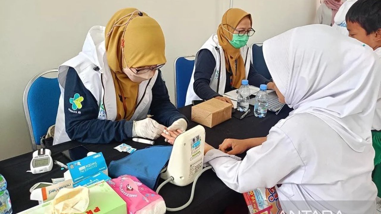 Program Cek Kesehatan Gratis di Sekolah (CKG) akan segera bergulir secara nasional. Namun, seorang ahli kesehatan menyarankan agar program ini tidak hanya sebatas pemeriksaan fisik.