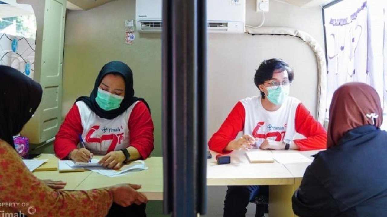 Ratusan warga Bangka Selatan antusias mengikuti layanan kesehatan gratis PT Timah Tbk dalam rangka HUT ke-49, membantu mereka hemat biaya dan akses kesehatan.
