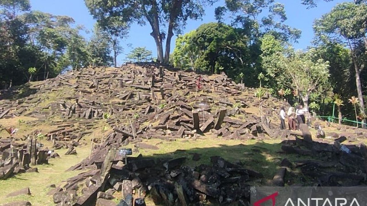 Kabar gembira bagi pecinta sejarah! Proses penelitian dan pemugaran Situs Gunung Padang di Cianjur tetap terbuka untuk wisatawan, mengungkap misteri peradaban megalitikum.