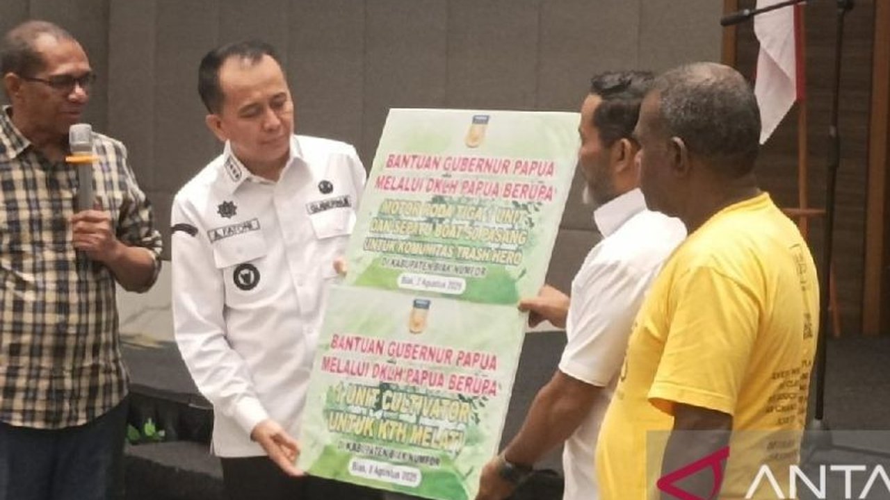 Biak Numfor Raih 7 Adipura, Pemprov Papua Salurkan Bantuan Kendaraan Pengangkut Sampah untuk Komunitas Lingkungan