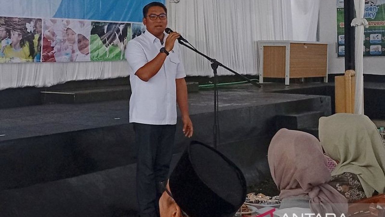 Wakil Menteri Pertanian mendorong Hilirisasi Susu Nasional dan penguatan pembibitan ternak untuk program Makan Bergizi Gratis. Akankah target produksi susu tercapai?
