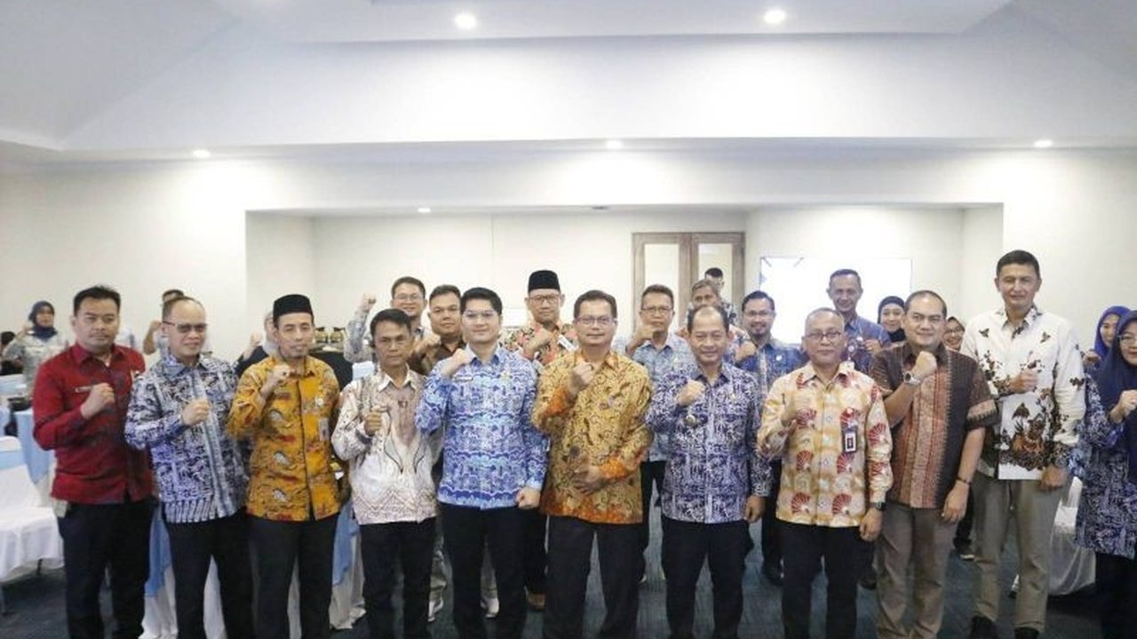 Pemerintah Kabupaten Serang serius memerangi pinjaman online ilegal dan judi online. Simak bagaimana penguatan literasi keuangan menjadi kunci utama strategi mereka.