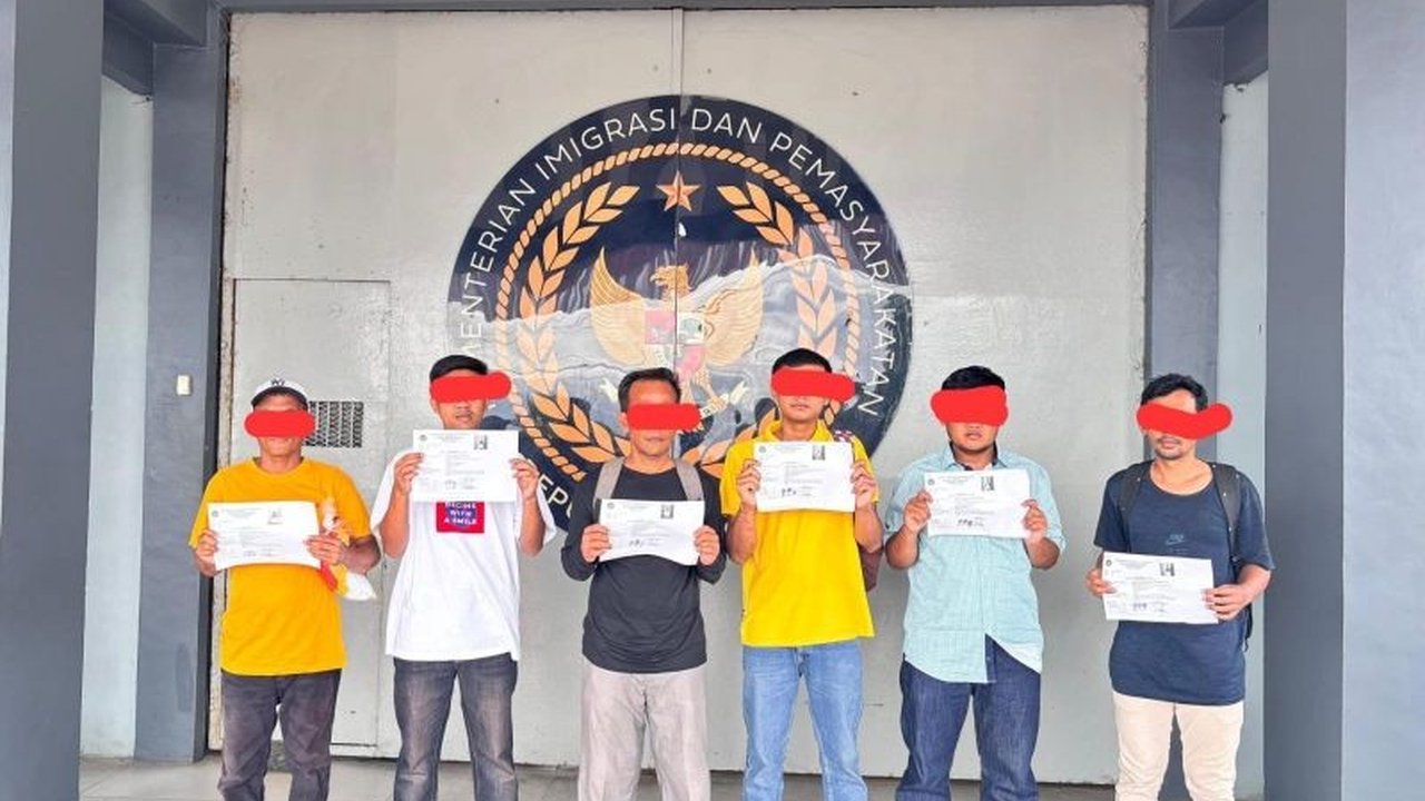 Enam narapidana kasus narkoba di Lapas Padang dibebaskan setelah menerima amnesti Presiden Prabowo Subianto, menyoroti seleksi ketat dan perilaku baik.