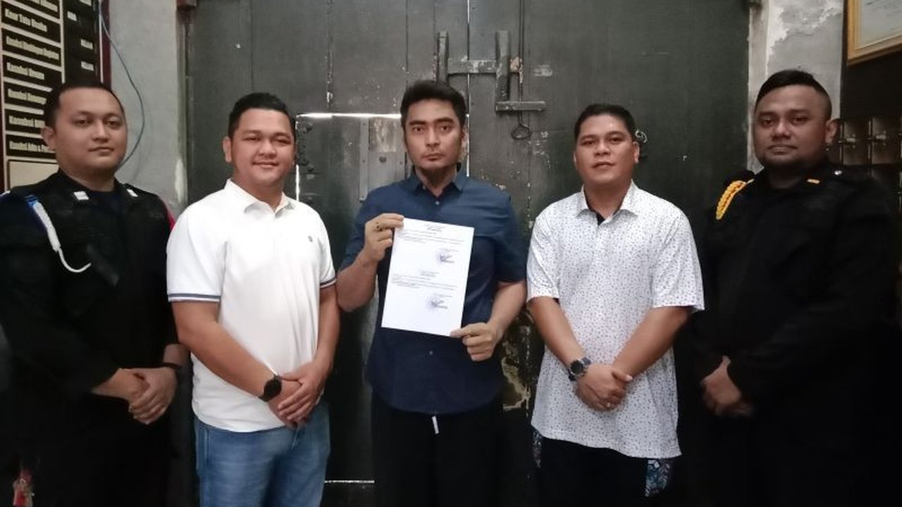 Presiden Prabowo Subianto memberikan amnesti kepada tiga narapidana kasus narkotika di Kepulauan Riau. Simak detail mengapa mereka layak mendapat Amnesti Presiden dan langsung bebas!