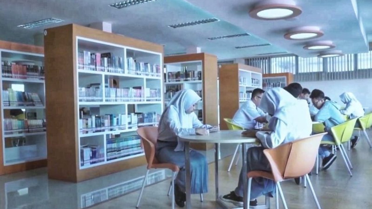 Perpustakaan Raja Muhammad Yusuf Al-Ahmadi di Kepri sukses mempertahankan akreditasi 'A' dari Perpusnas RI, menunjukkan standar layanan digital yang unggul dan komitmen literasi.