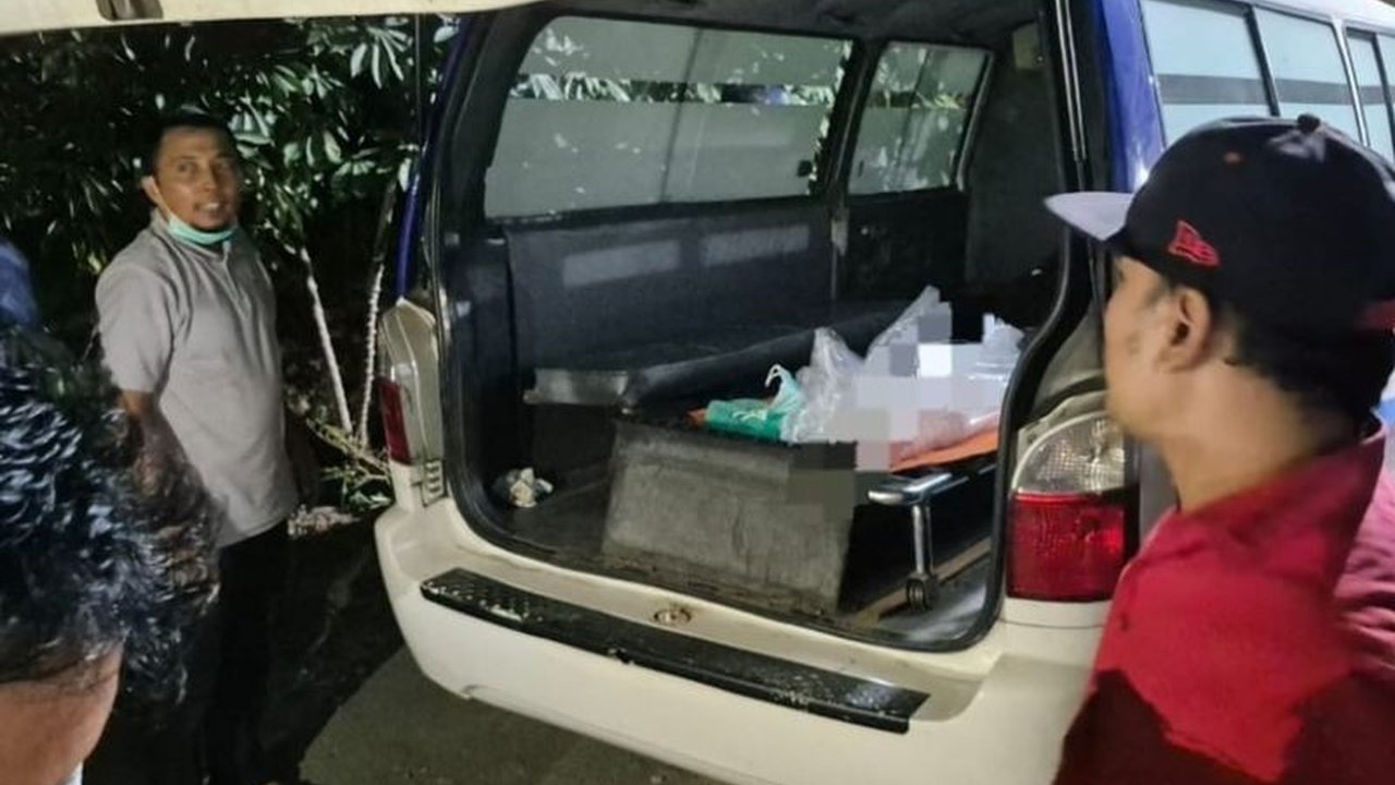 Kepolisian Resort Tulungagung tengah menyelidiki kasus penemuan jasad bayi laki-laki yang terkubur di samping rumah warga, memicu pertanyaan seputar Penemuan Jasad Bayi Tulungagung ini.