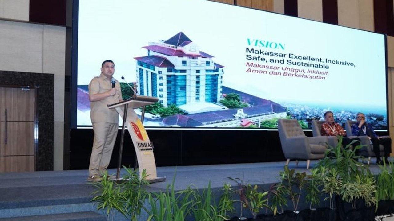 Pemerintah Kota Makassar serius tingkatkan Ruang Terbuka Hijau (RTH) yang baru mencapai 12,42% dari target ideal, dengan berbagai strategi seperti revitalisasi taman dan kolaborasi swasta.