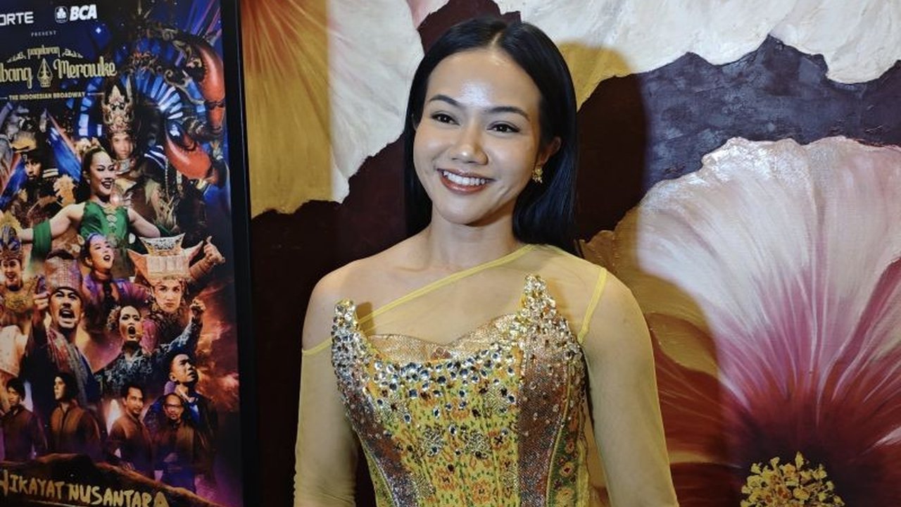 Penyanyi Yura Yunita akan menampilkan atraksi panggung tak biasa dengan 'melayang' di atas makhluk raksasa dalam Pagelaran Sabang Merauke 2025, menjanjikan pengalaman visual yang memukau.