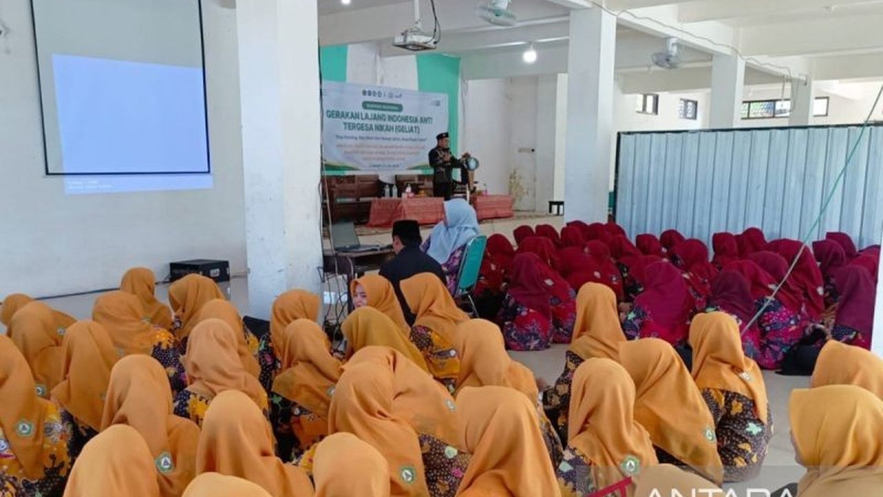 Kemenag Sumenep meluncurkan 'Geliat' untuk memerangi pernikahan dini. Bagaimana program ini bekerja dan sejauh mana keberhasilannya menekan angka perkawinan anak di Sumenep?