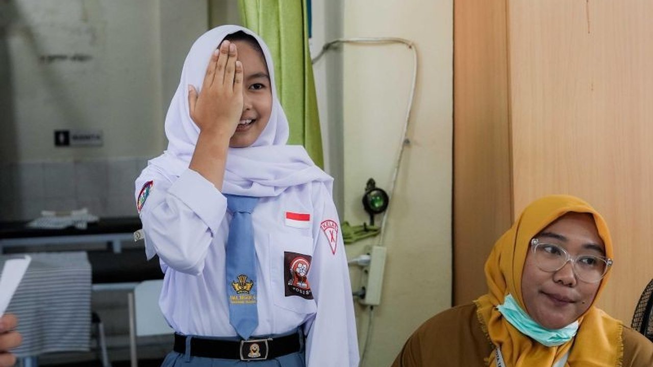 Program CKG Sekolah digalakkan pemerintah sebagai fondasi penting mempersiapkan generasi emas 2045. Simak bagaimana inisiatif ini menjangkau jutaan siswa!