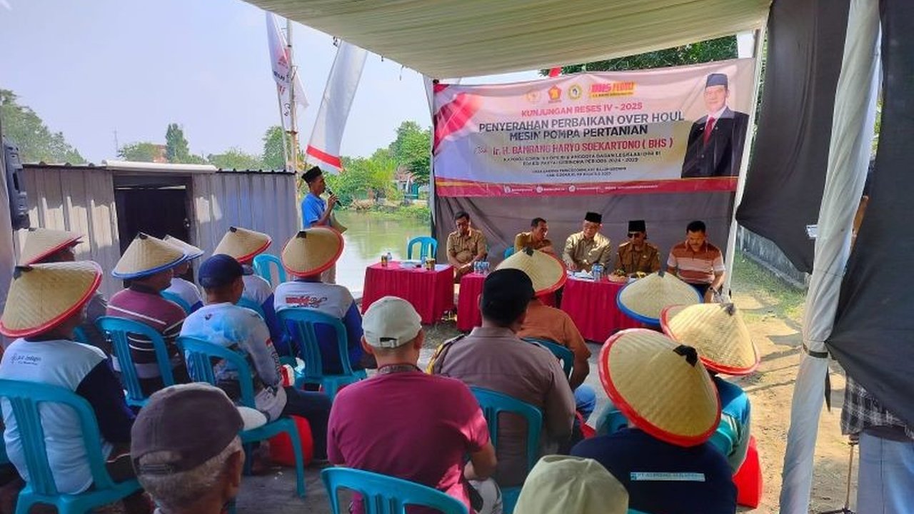 Anggota DPR RI memberikan Bantuan Pompa Pertanian untuk menyelamatkan 15 hektare sawah di Sidoarjo. Bagaimana langkah ini dapat meningkatkan produktivitas pangan lokal?