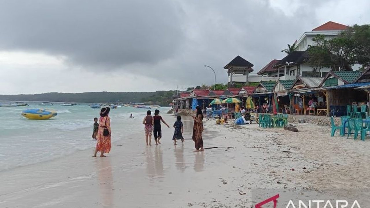 Festival Pinisi ke-15 di Bulukumba, Sulawesi Selatan, akan kembali memukau pada September 2025. Saksikan keunggulan budaya maritim Pinisi, warisan UNESCO, yang siap menarik wisatawan!