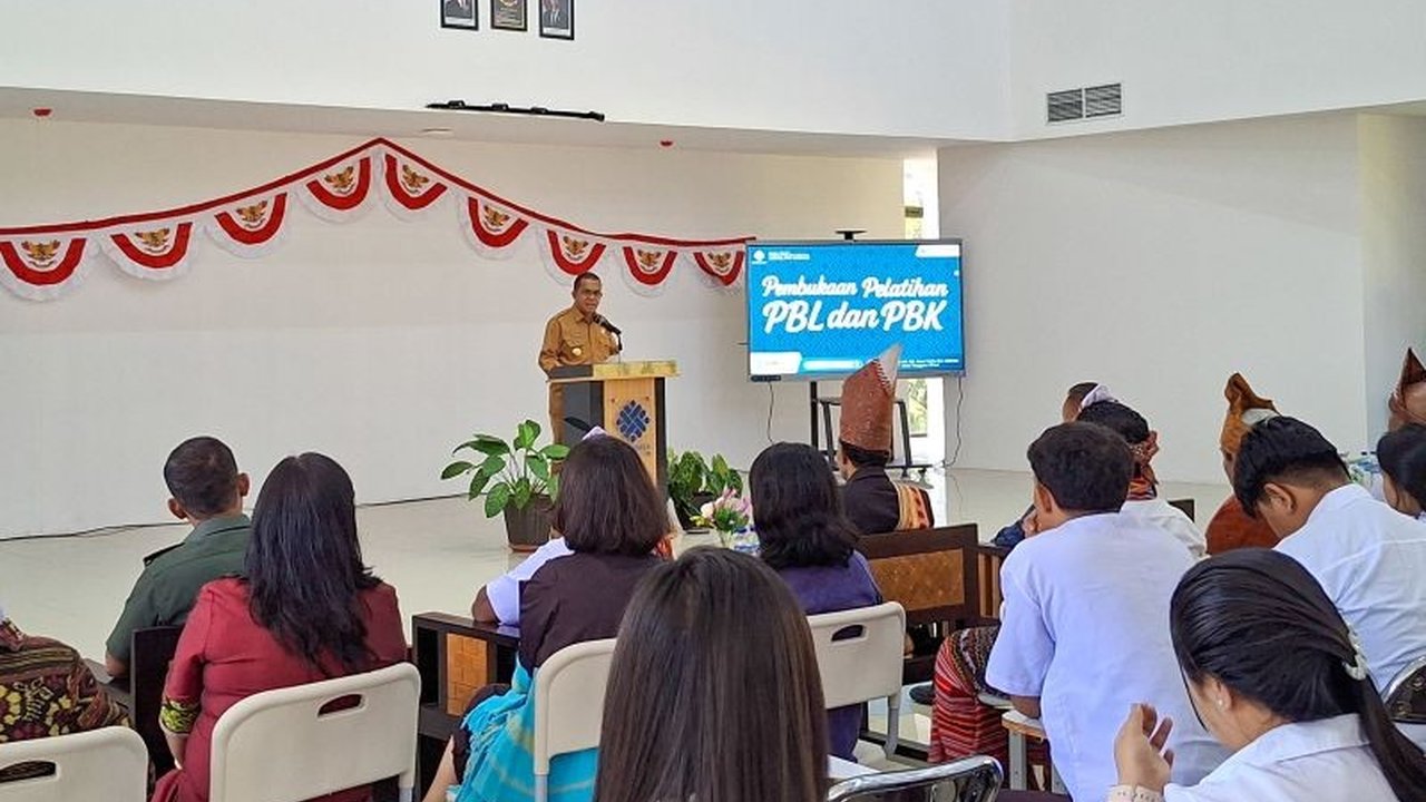 Gubernur NTT Melkiades Laka Lena dorong peningkatan keterampilan vokasi bagi generasi muda. Simak bagaimana pelatihan ini mencetak wirausahawan mandiri!