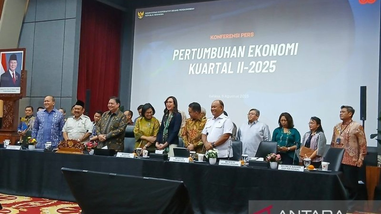 Menko Perekonomian Airlangga Hartarto mengungkapkan data belanja online yang melonjak, membantah isu pelemahan daya beli masyarakat. Benarkah fenomena 'Rohana-Rojali' hanya mitos?