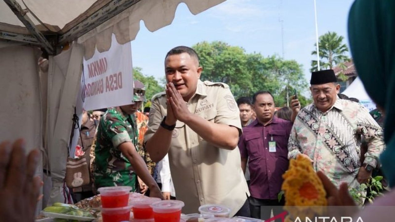 Pemerintah Kabupaten Bogor meluncurkan Gebyar Pelayanan Publik terpadu dalam rangka HUT ke-80 RI, dimulai dari Cileungsi, tawarkan beragam layanan dan pangan murah.
