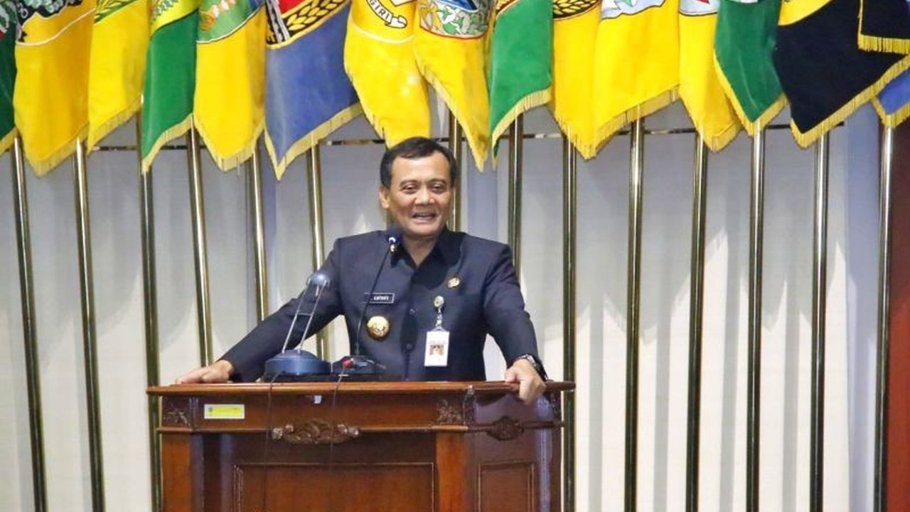 Gubernur Jateng ungkap rahasia pertumbuhan ekonomi 5,28 persen di triwulan II 2025. Ternyata, Pemerintahan Kolaboratif jadi kunci utama. Simak selengkapnya!