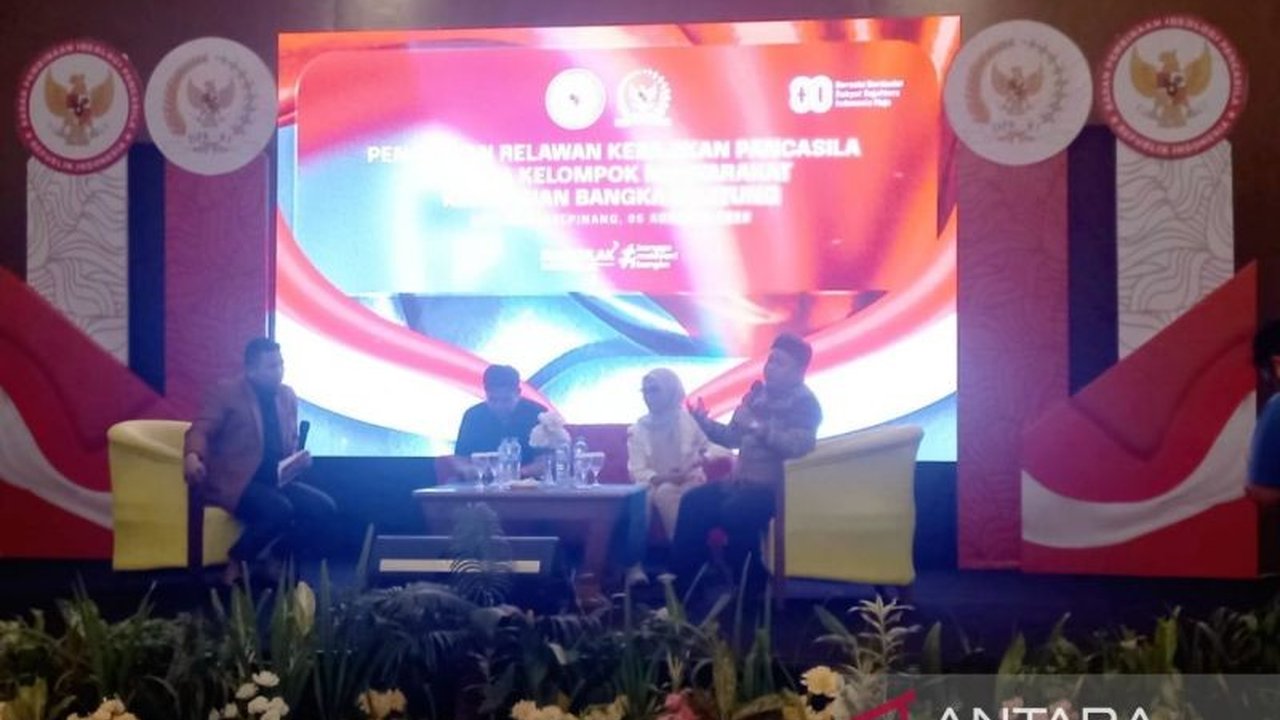 Badan Pembinaan Ideologi Pancasila (BPIP) sukses menggelar program penguatan Pancasila di Pangkalpinang, melibatkan 300 relawan. Simak bagaimana nilai-nilai luhur ini digaungkan kembali!