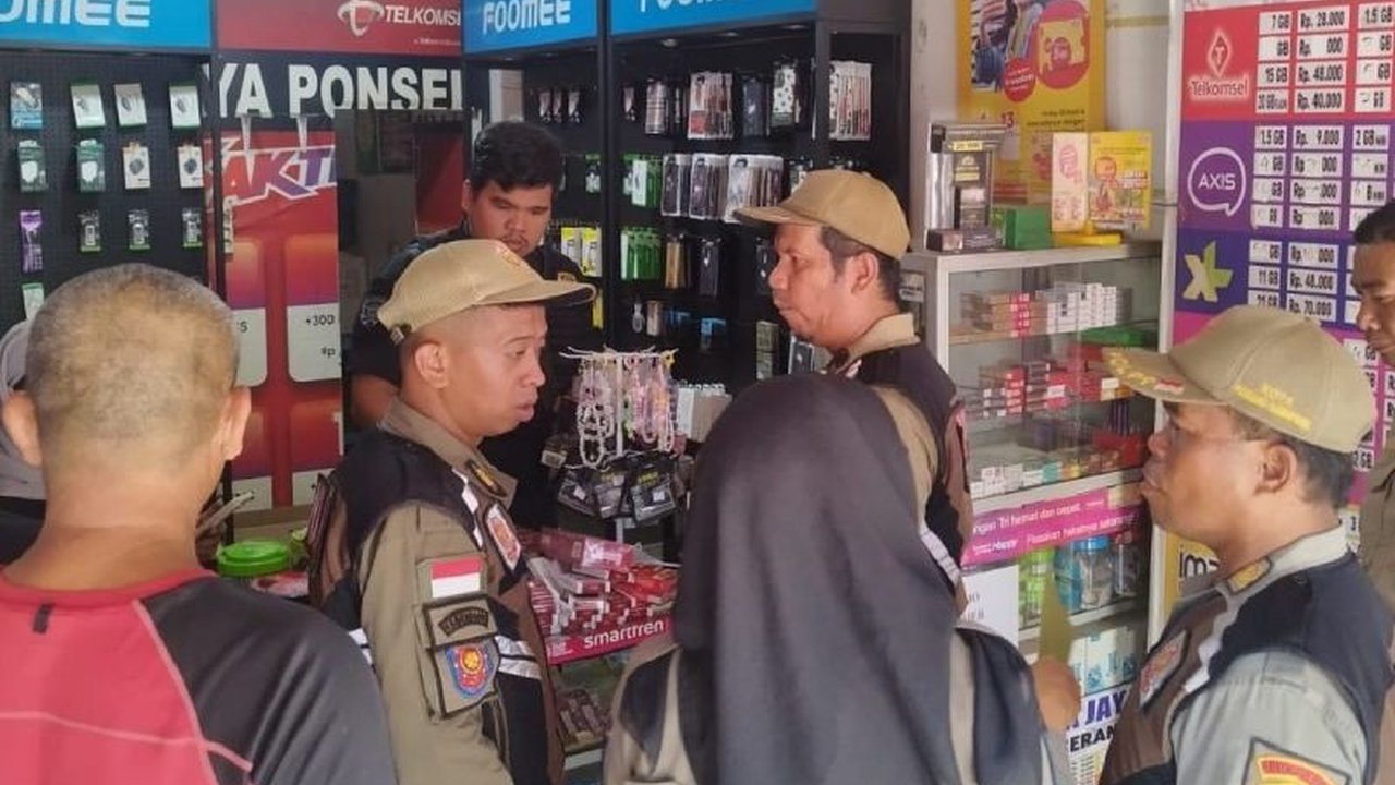 Satpol PP Padangsidimpuan berhasil menyita ribuan bungkus rokok ilegal tanpa cukai. Penindakan ini dilakukan untuk menekan peredaran rokok ilegal yang merugikan negara.
