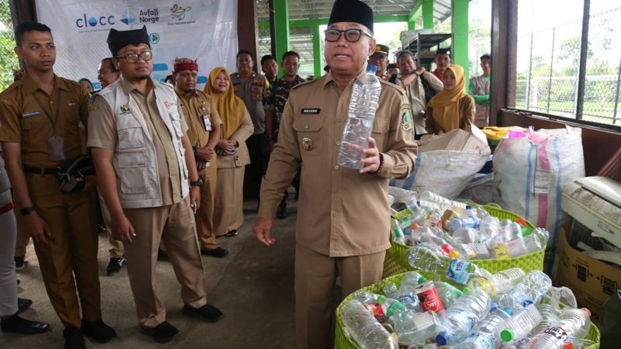 Pemerintah Kabupaten Banyuwangi mengampanyekan bijak mengolah sampah melalui Festival Sepekan Pilah Sampah. Inovasi ini menjadi kunci sukses pengelolaan sampah Banyuwangi.