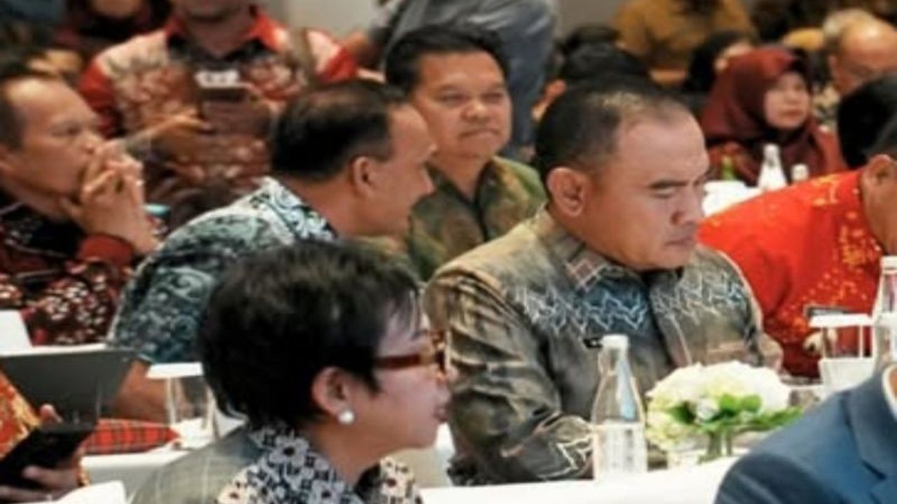 Pemerintah Kabupaten Tanah Laut gencar bersiap hadapi penilaian Adipura, mengajak masyarakat kelola sampah. Bagaimana strategi mereka dan apa peran vital rumah tangga?