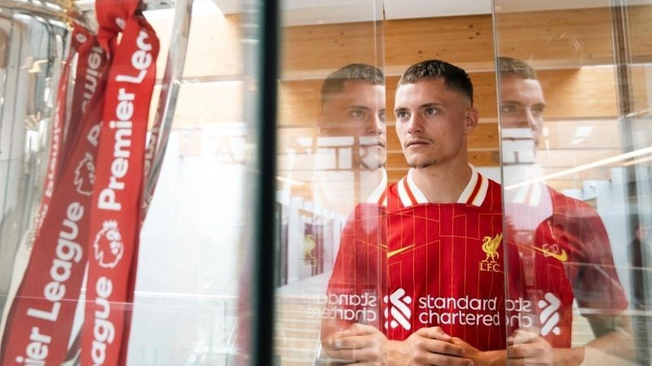 Florian Wirtz, bintang baru Liverpool, resmi mengenakan nomor punggung 7 yang ikonik. Mengapa nomor ini dipilih dan apa artinya bagi perjalanan karirnya di Anfield?