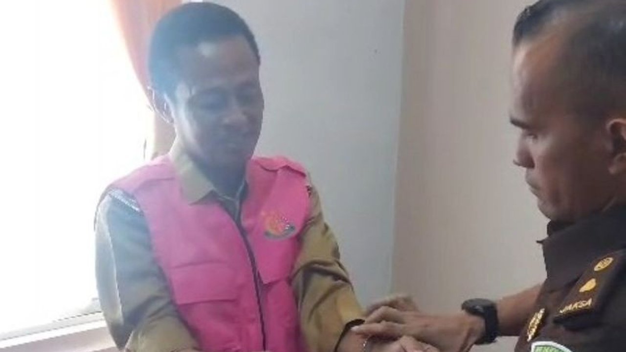 Kejaksaan Negeri Kabupaten Kupang menetapkan mantan Kadiskes sebagai tersangka kasus korupsi dana kesehatan Kupang senilai Rp598 juta. Bagaimana modus operandi kejahatan ini terungkap?