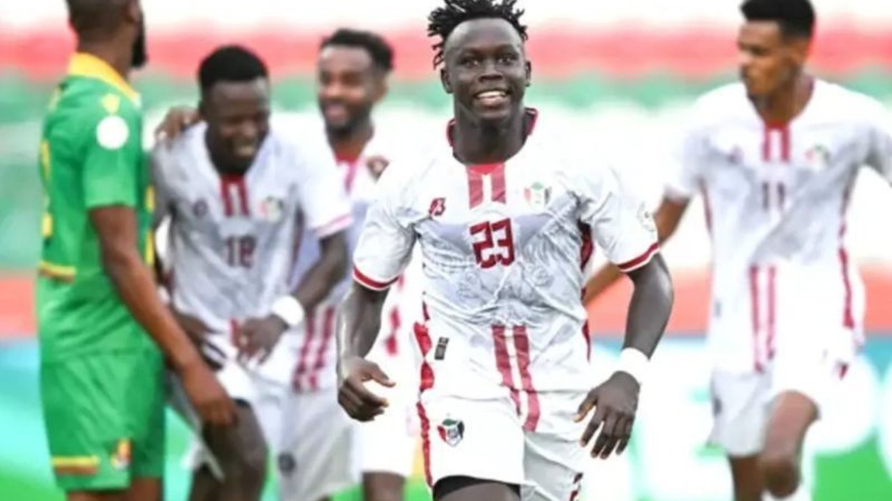 Pertandingan perdana Grup D Piala CHAN 2024 menyajikan drama tak terduga, di mana Kongo berhasil menahan imbang Sudan, sementara juara bertahan Senegal raih poin penuh.