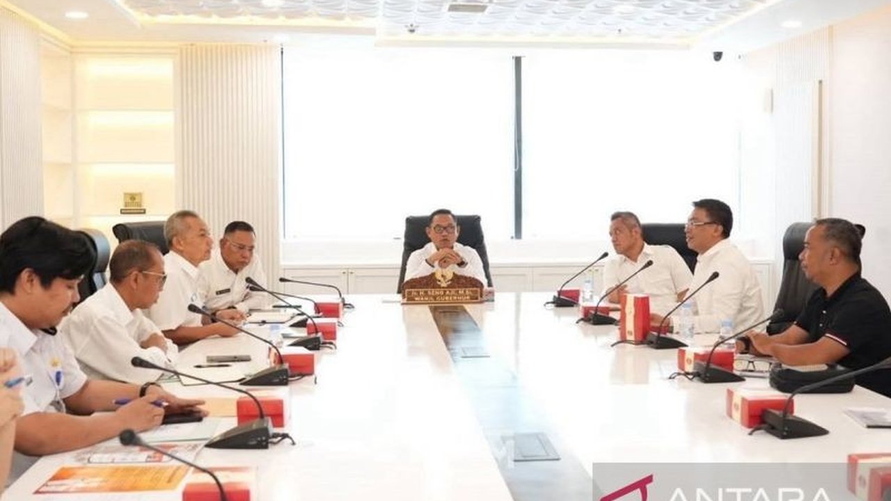 Pemerintah Provinsi Kalimantan Timur serius mendukung pengembangan aplikasi ojol lokal. Langkah ini diharapkan mampu mengatasi keluhan pengemudi terkait potongan besar dan meningkatkan kesejahteraan.