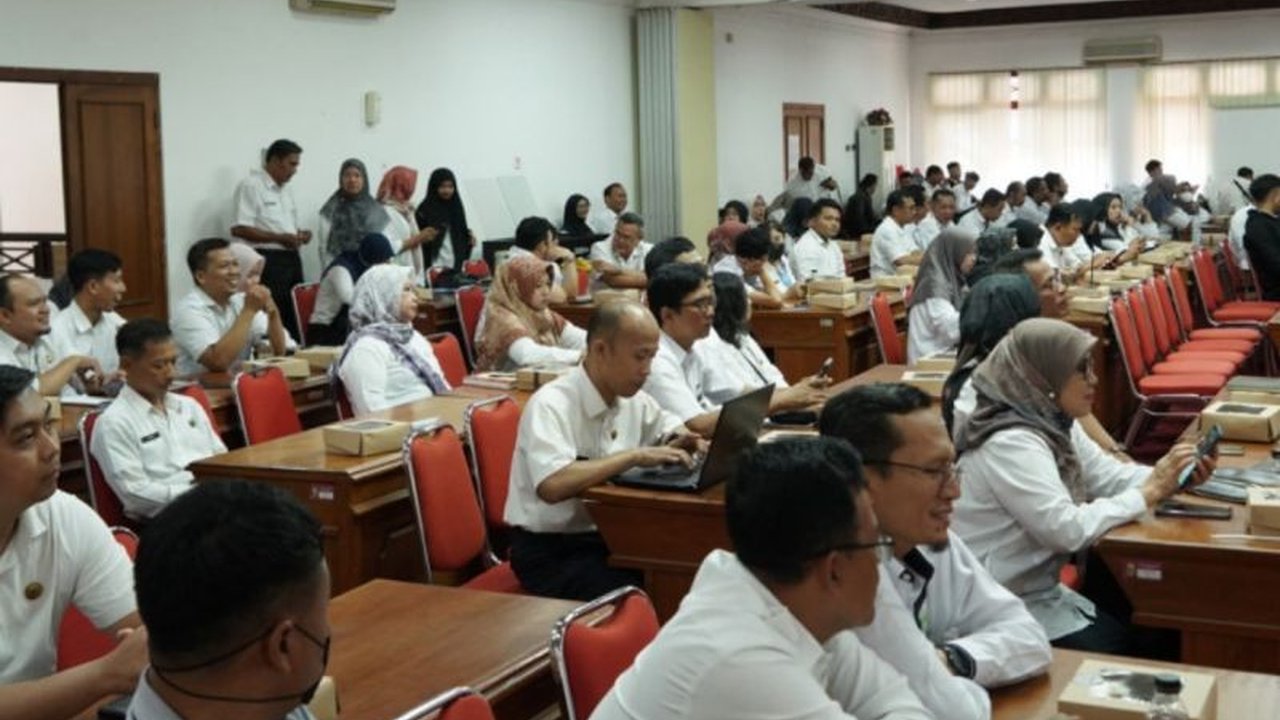 Pemerintah Kabupaten Bantul serius memperkuat tata kelola pemerintah digital, bertekad menjadi pionir nasional. Simak langkah strategis mereka menghadapi evaluasi 2026!