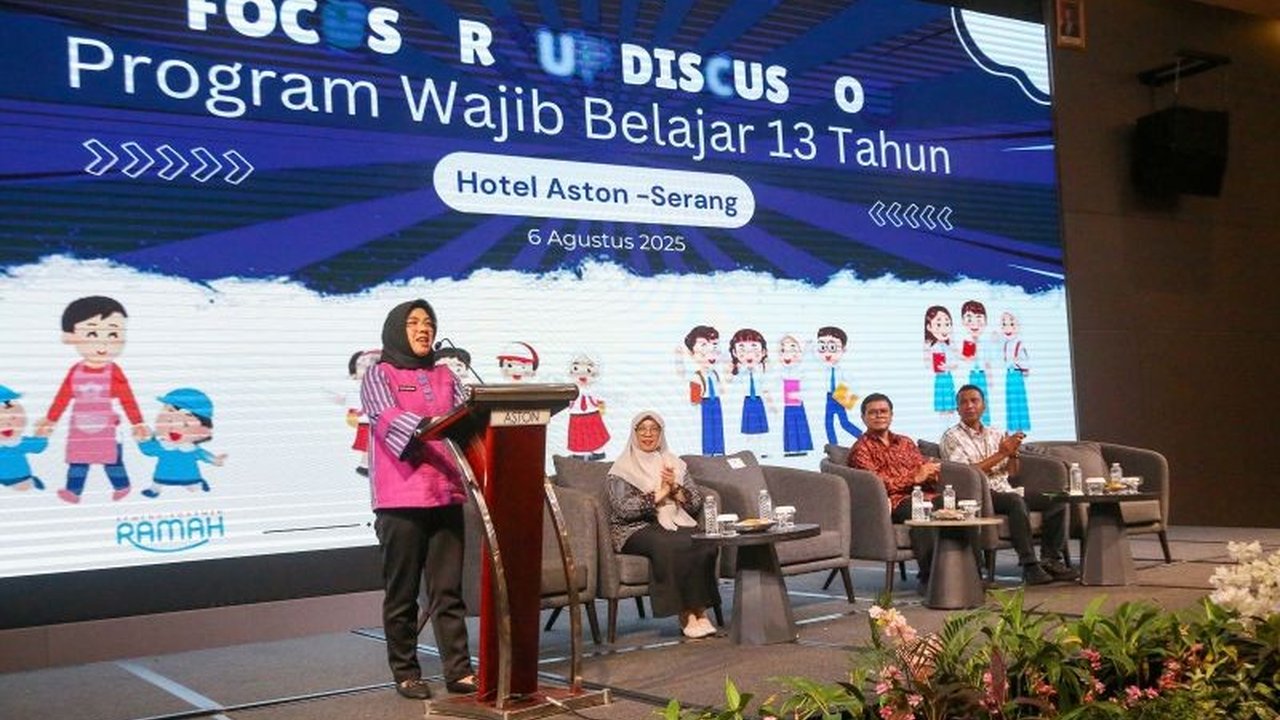 Bunda PAUD Banten, Tinawati Andra Soni, menegaskan pentingnya Pendidikan Anak Usia Dini (PAUD) sebagai pondasi karakter dan kemampuan dasar anak demi suksesnya Wajib Belajar 13 Tahun.