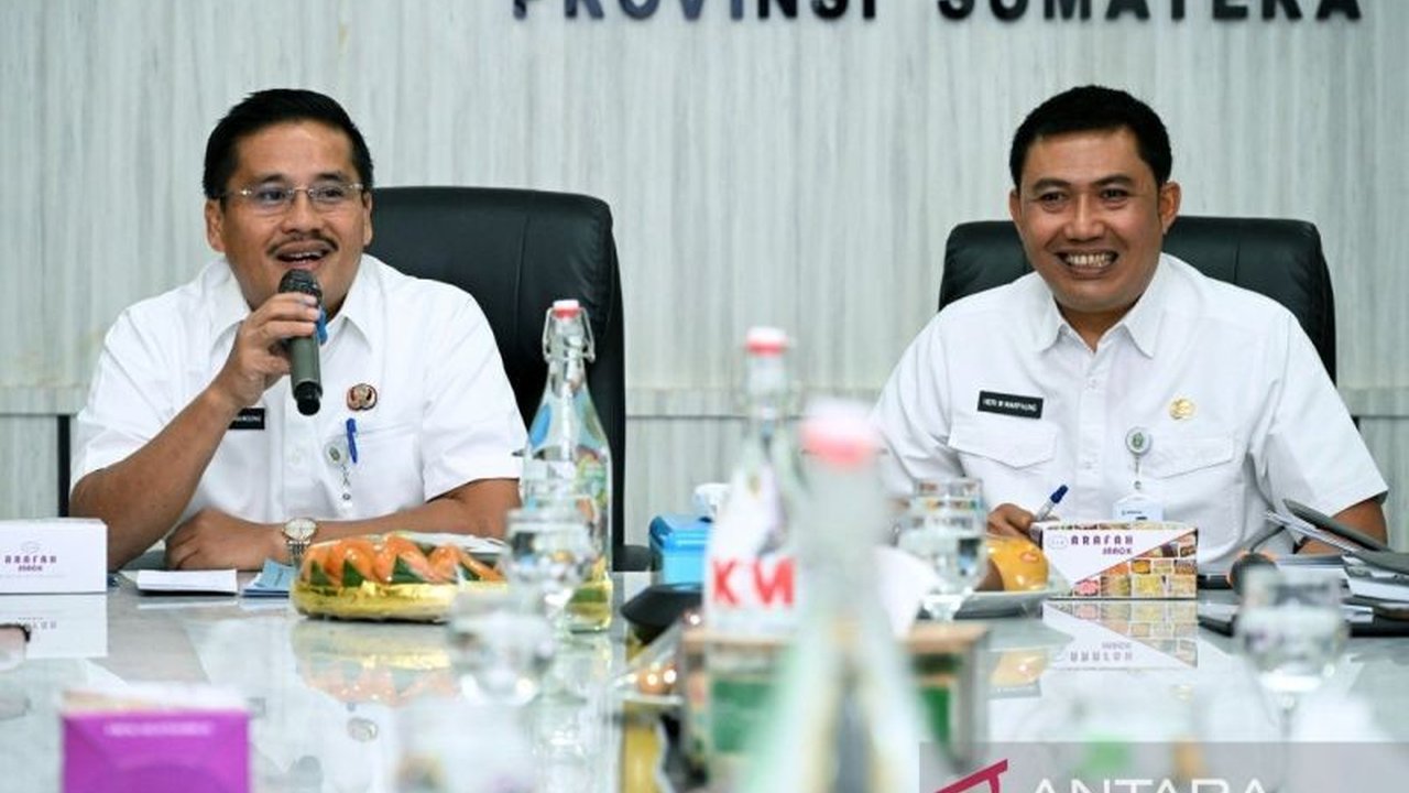 Dinas Lingkungan Hidup dan Kehutanan Sumut mendesak 33 kabupaten/kota menerapkan pengelolaan sampah tertutup di TPA, target 2026. Apa alasannya?