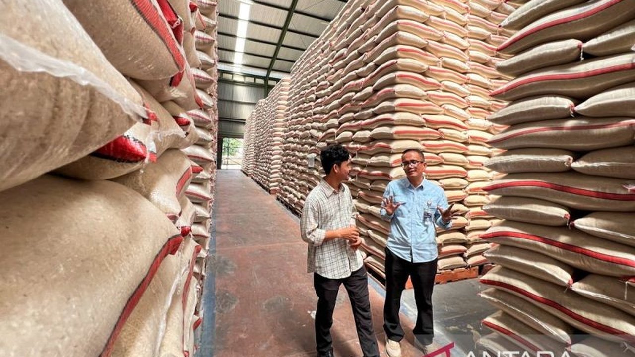 Capaian luar biasa! Penyerapan Beras Bulog Cirebon mencapai 133.624 ton hingga Juli 2025, tertinggi dalam lima tahun terakhir. Bagaimana strategi Bulog mencapai rekor ini?