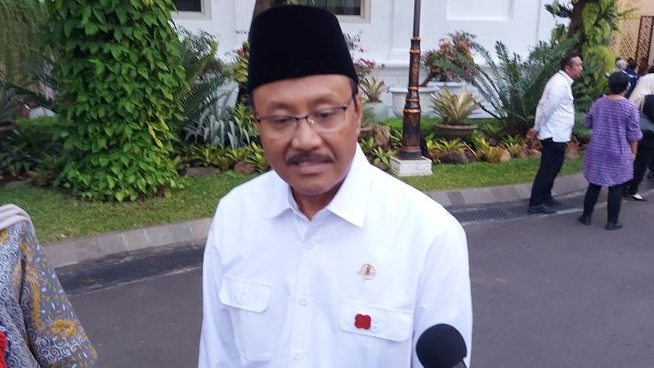 Menteri Sosial mengungkapkan rencana besar digitalisasi bansos untuk efisiensi dan transparansi. Bagaimana sistem baru ini akan mengubah proses pengajuan dan seleksi penerima manfaat?