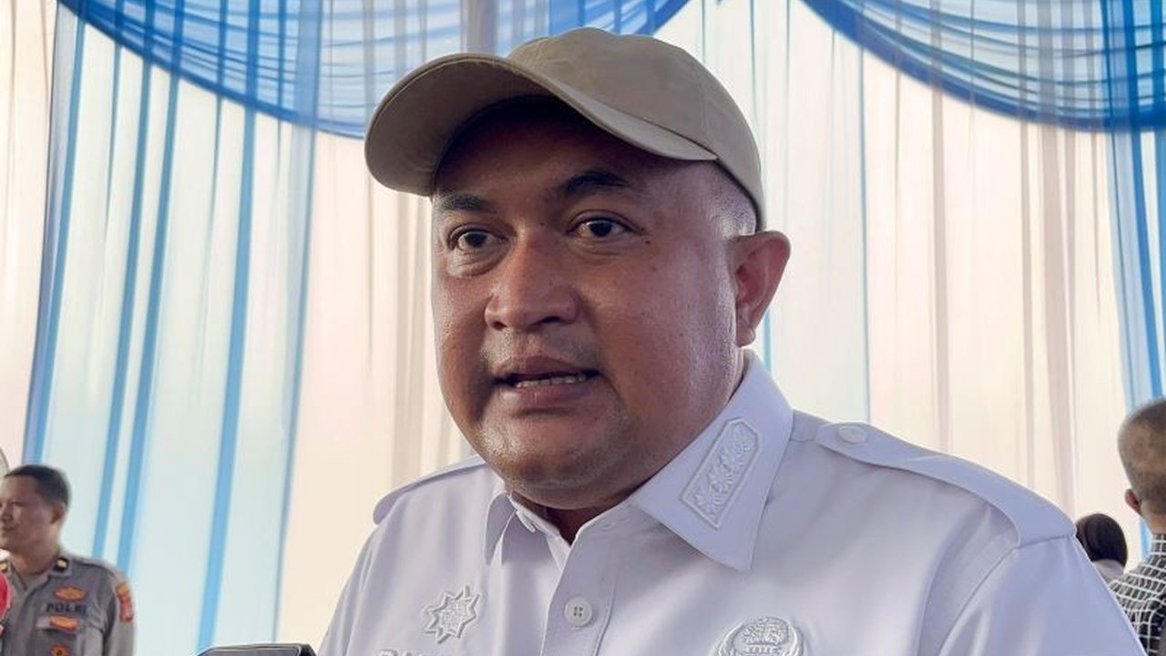 Pemerintah Kabupaten Bogor meluncurkan program Dapur MBG yang tak hanya penuhi gizi, tapi juga berpotensi menciptakan puluhan ribu lapangan kerja untuk atasi pengangguran dan dorong ekonomi lokal.